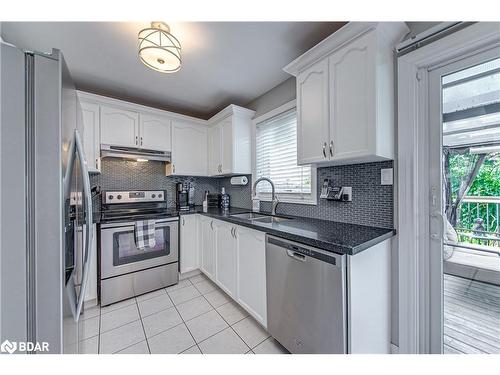 108 Thrushwood Drive, Barrie, ON - Indoor Photo Showing Kitchen