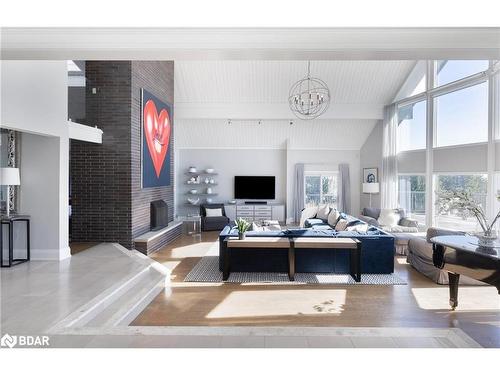 1 Northridge Trail, Caledon, ON - Indoor Photo Showing Living Room