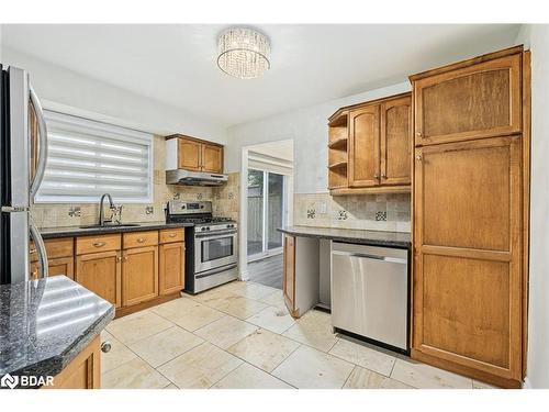 131 Mountainview Road S, Georgetown, ON - Indoor Photo Showing Kitchen