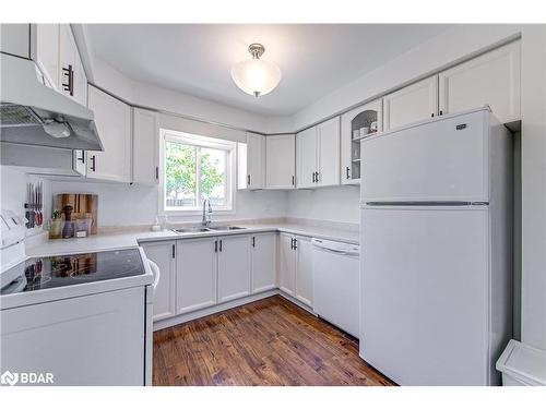 9 Lindsay Court, Barrie, ON - Indoor Photo Showing Kitchen With Double Sink