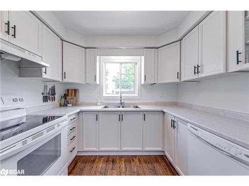 9 Lindsay Court, Barrie, ON - Indoor Photo Showing Kitchen With Double Sink