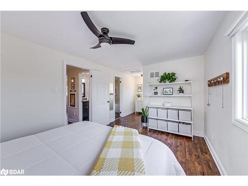 9 Lindsay Court, Barrie, ON - Indoor Photo Showing Bedroom