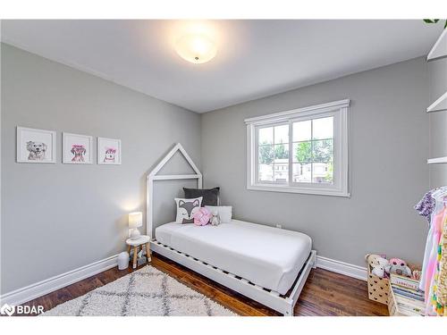 9 Lindsay Court, Barrie, ON - Indoor Photo Showing Bedroom