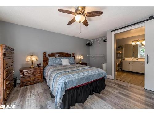 92 Hickling Trail E, Barrie, ON - Indoor Photo Showing Bedroom