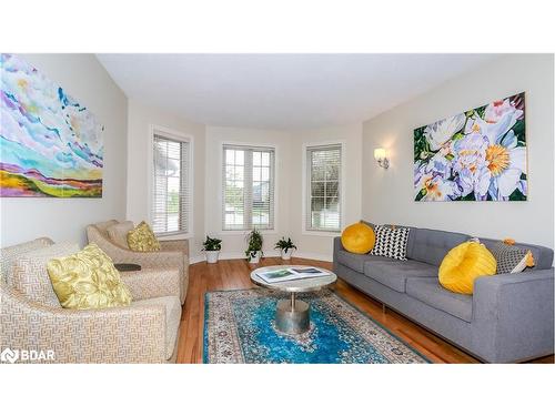 137 Dean Avenue, Barrie, ON - Indoor Photo Showing Living Room