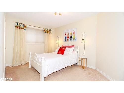 137 Dean Avenue, Barrie, ON - Indoor Photo Showing Bedroom