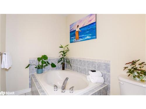 137 Dean Avenue, Barrie, ON - Indoor Photo Showing Bathroom