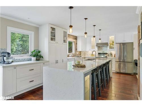 52 Mayfair Drive, Barrie, ON - Indoor Photo Showing Kitchen With Upgraded Kitchen