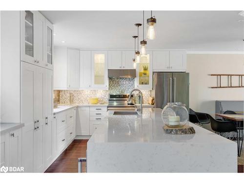 52 Mayfair Drive, Barrie, ON - Indoor Photo Showing Kitchen With Upgraded Kitchen