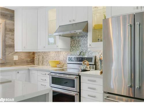 52 Mayfair Drive, Barrie, ON - Indoor Photo Showing Kitchen With Upgraded Kitchen