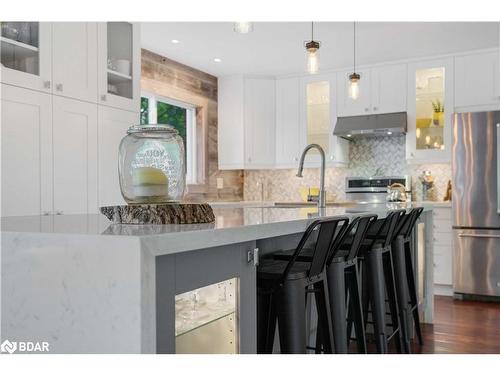 52 Mayfair Drive, Barrie, ON - Indoor Photo Showing Kitchen With Upgraded Kitchen