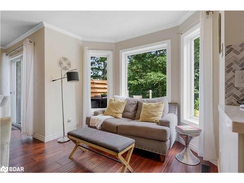 52 Mayfair Drive, Barrie, ON - Indoor Photo Showing Living Room