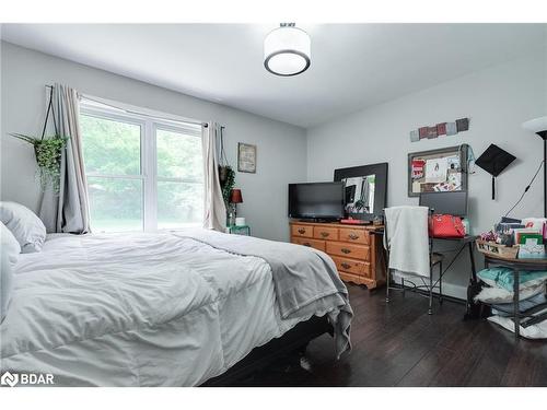 47 Holgate Street, Barrie, ON - Indoor Photo Showing Bedroom