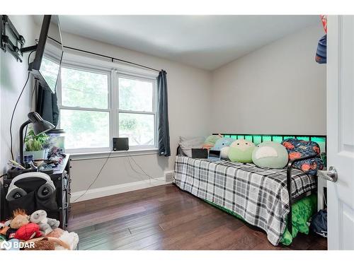 47 Holgate Street, Barrie, ON - Indoor Photo Showing Bedroom