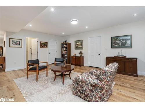 203 Montgomery Drive, Barrie, ON - Indoor Photo Showing Living Room