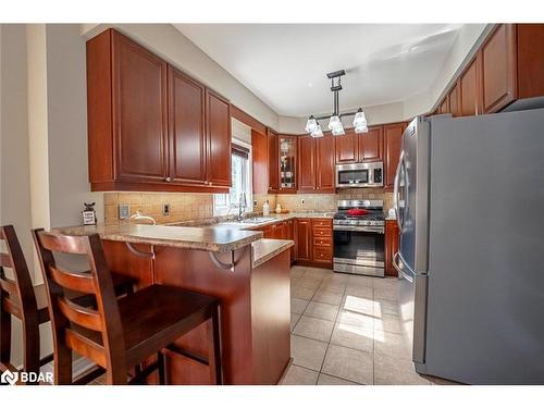 19 Serena Lane, Barrie, ON - Indoor Photo Showing Kitchen