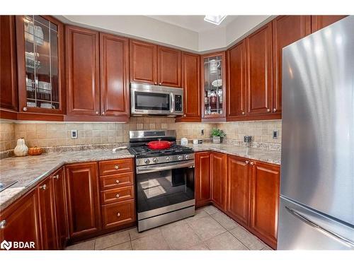 19 Serena Lane, Barrie, ON - Indoor Photo Showing Kitchen