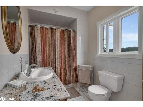 433143 4 Line, Amaranth, ON - Indoor Photo Showing Bathroom