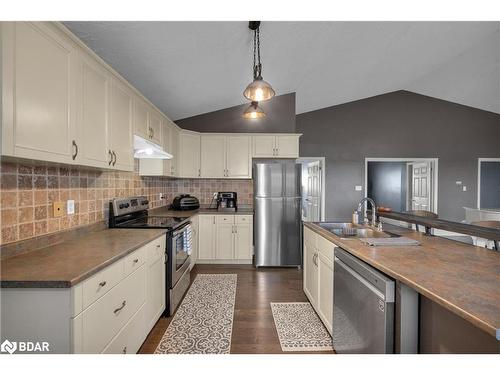 433143 4 Line, Amaranth, ON - Indoor Photo Showing Kitchen With Double Sink