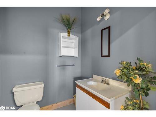 433143 4 Line, Amaranth, ON - Indoor Photo Showing Bathroom