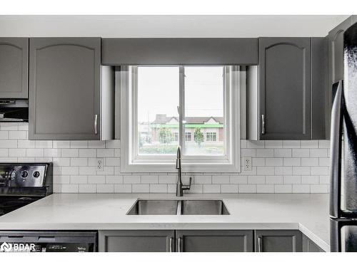 1 Pacific Avenue, Barrie, ON - Indoor Photo Showing Kitchen