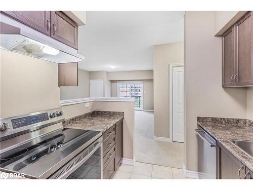 308-45 Ferndale Drive S, Barrie, ON - Indoor Photo Showing Kitchen