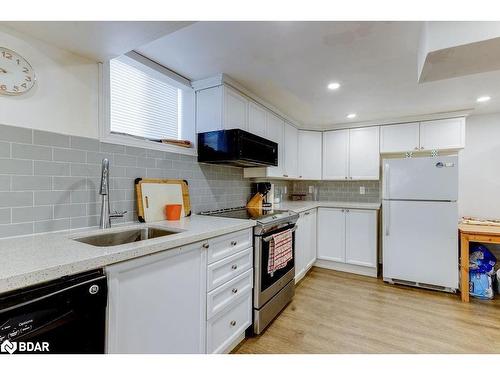 141 Ardagh Road, Barrie, ON - Indoor Photo Showing Kitchen