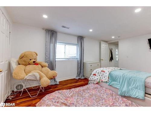 141 Ardagh Road, Barrie, ON - Indoor Photo Showing Bedroom