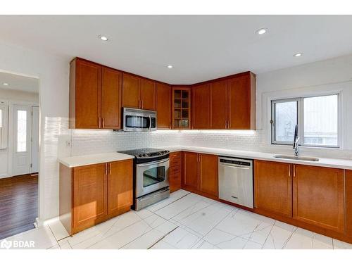 141 Ardagh Road, Barrie, ON - Indoor Photo Showing Kitchen