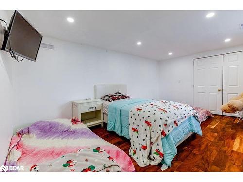 141 Ardagh Road, Barrie, ON - Indoor Photo Showing Bedroom