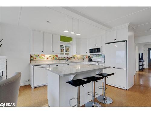 210 Kempview Lane, Barrie, ON - Indoor Photo Showing Kitchen