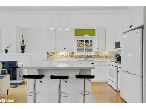 210 Kempview Lane, Barrie, ON - Indoor Photo Showing Kitchen