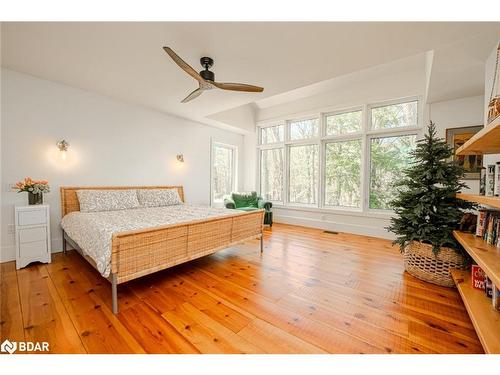 2072 Wilkinson Street, Innisfil, ON - Indoor Photo Showing Bedroom