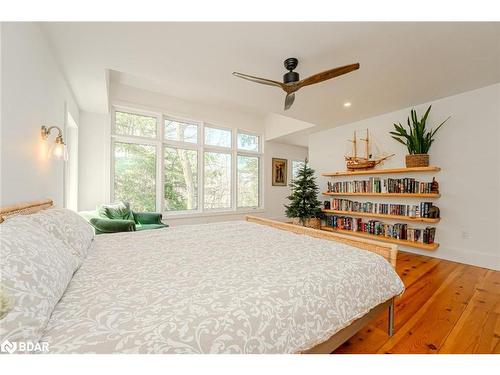 2072 Wilkinson Street, Innisfil, ON - Indoor Photo Showing Bedroom