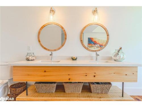 2072 Wilkinson Street, Innisfil, ON - Indoor Photo Showing Bathroom