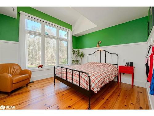 2072 Wilkinson Street, Innisfil, ON - Indoor Photo Showing Bedroom