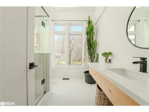 2072 Wilkinson Street, Innisfil, ON - Indoor Photo Showing Bathroom