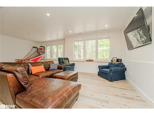 2072 Wilkinson Street, Innisfil, ON - Indoor Photo Showing Living Room