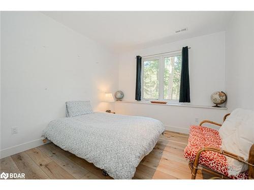 2072 Wilkinson Street, Innisfil, ON - Indoor Photo Showing Bedroom