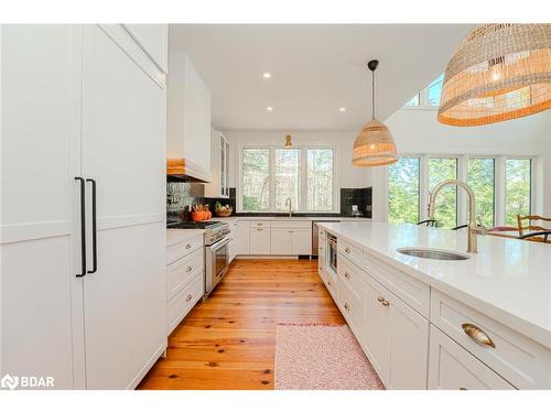 2072 Wilkinson Street, Innisfil, ON - Indoor Photo Showing Kitchen