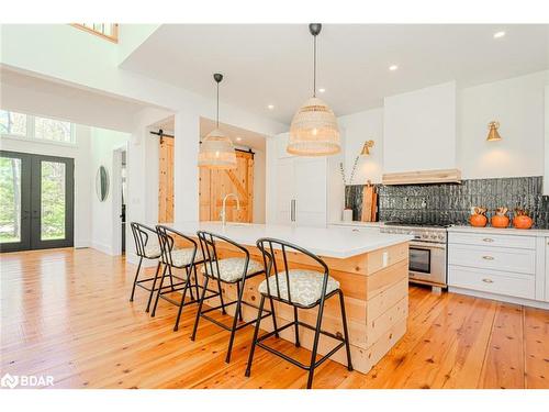 2072 Wilkinson Street, Innisfil, ON - Indoor Photo Showing Kitchen With Upgraded Kitchen