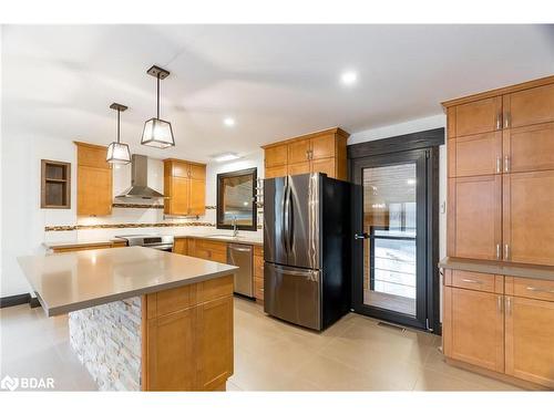 8 Campfire Court, Barrie, ON - Indoor Photo Showing Kitchen