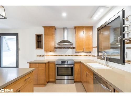 8 Campfire Court, Barrie, ON - Indoor Photo Showing Kitchen With Double Sink