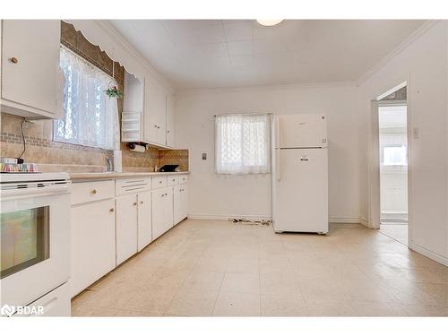 133 Westmount Drive N, Orillia, ON - Indoor Photo Showing Kitchen