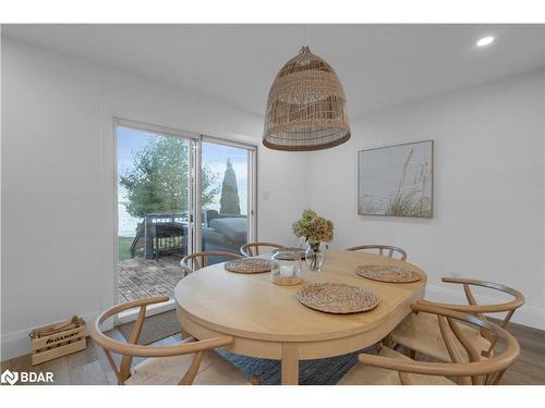 56 Gray Lane, Barrie, ON - Indoor Photo Showing Kitchen With Upgraded Kitchen