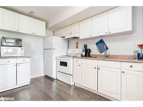 4 Marjoy Avenue, Barrie, ON - Indoor Photo Showing Kitchen