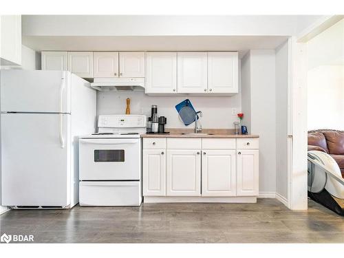 4 Marjoy Avenue, Barrie, ON - Indoor Photo Showing Kitchen