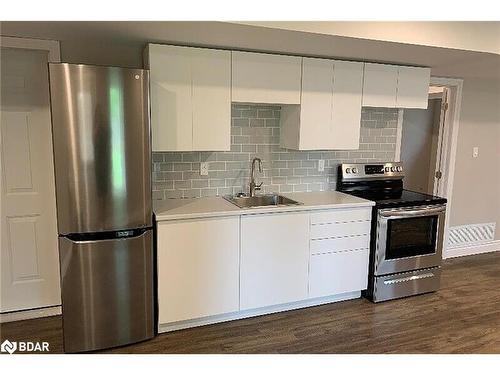 4 Marjoy Avenue, Barrie, ON - Indoor Photo Showing Kitchen With Upgraded Kitchen