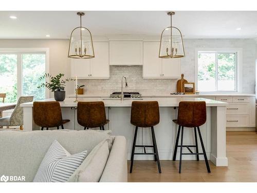 66 Finlay Mill Road, Midhurst, ON - Indoor Photo Showing Kitchen With Upgraded Kitchen