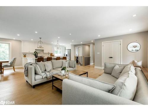 66 Finlay Mill Road, Midhurst, ON - Indoor Photo Showing Living Room